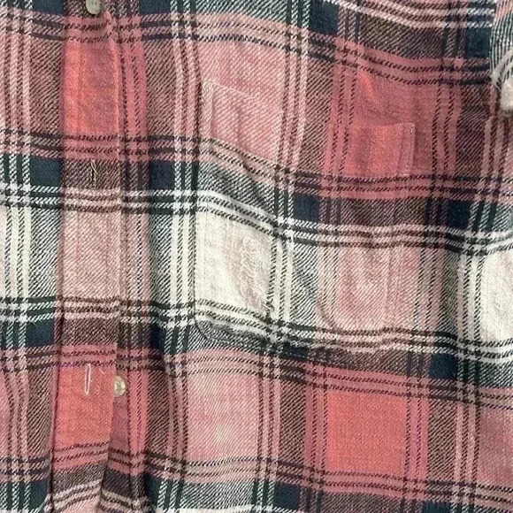 American Eagle Pink Ripped Distressed  Plaid Flannel Oversized Fit Top Size S - Picture 7 of 7